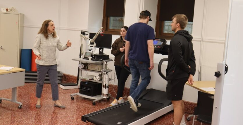 CHC students in an exercise science class working on a treadmill demonstration