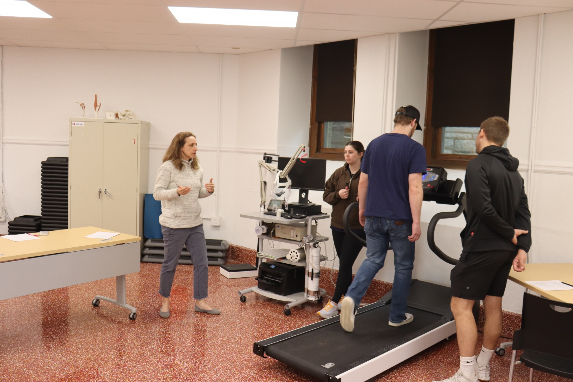 Dr. Carolyn Albright teaches a class in the new lab.
