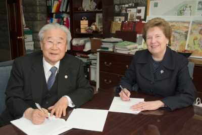 Pictured: Cho Ki-Hung, President of Pyeongtaek University, and Sister Carol Jean Vale, Ph.D., President of Chestnut Hill College, agree to a partnership between the schools.